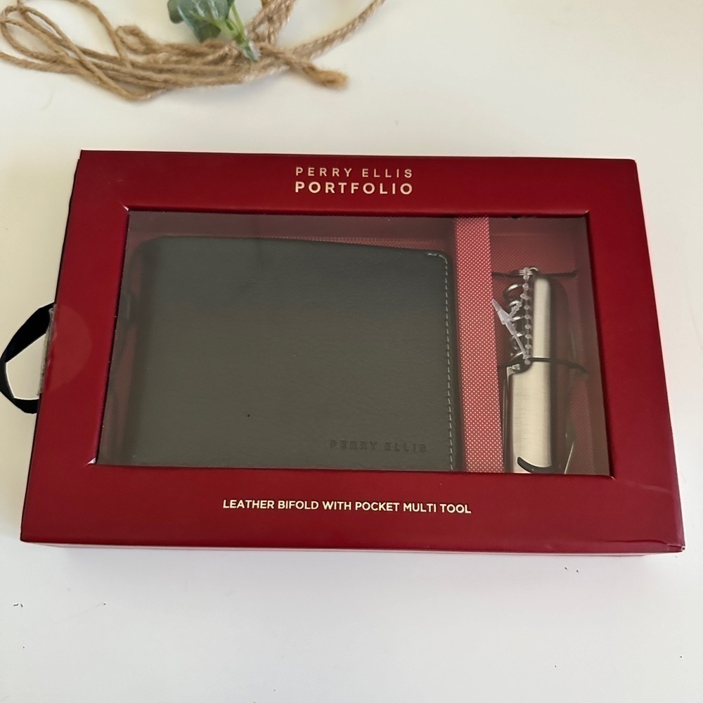 New Perry Ellis LEATHER BIFOLD WITH POCKET MULTI TOOL - Picture 1 of 5
